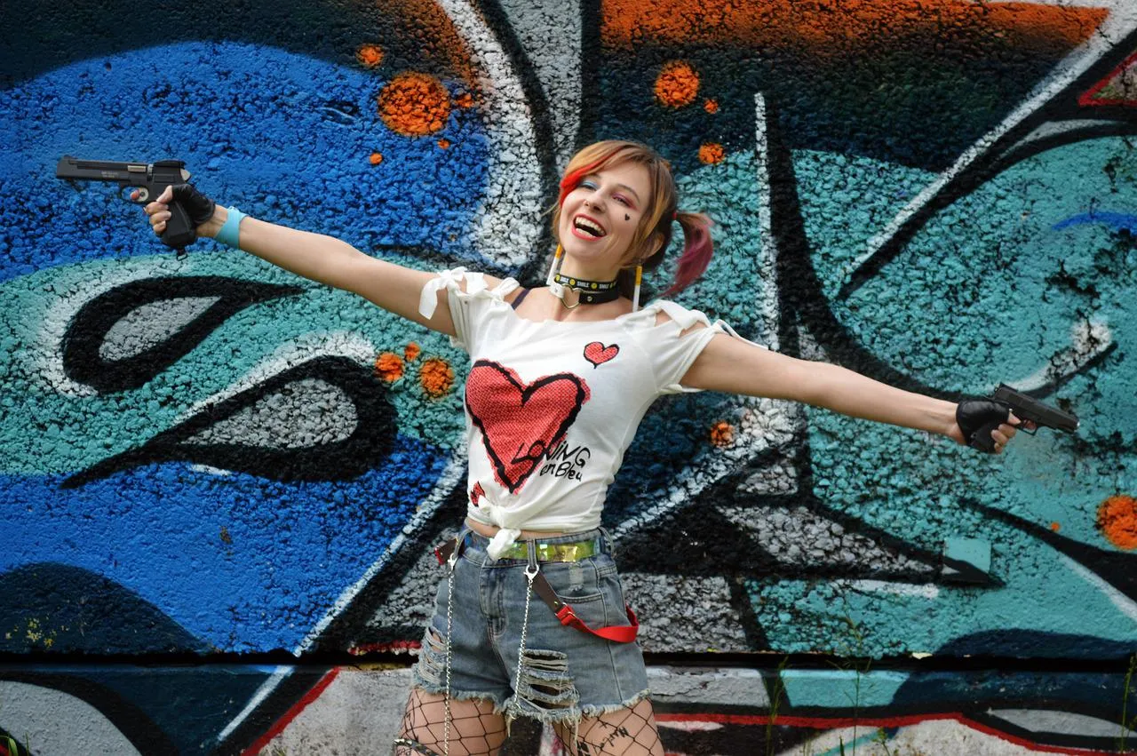 harley quinn vic b via pixabay