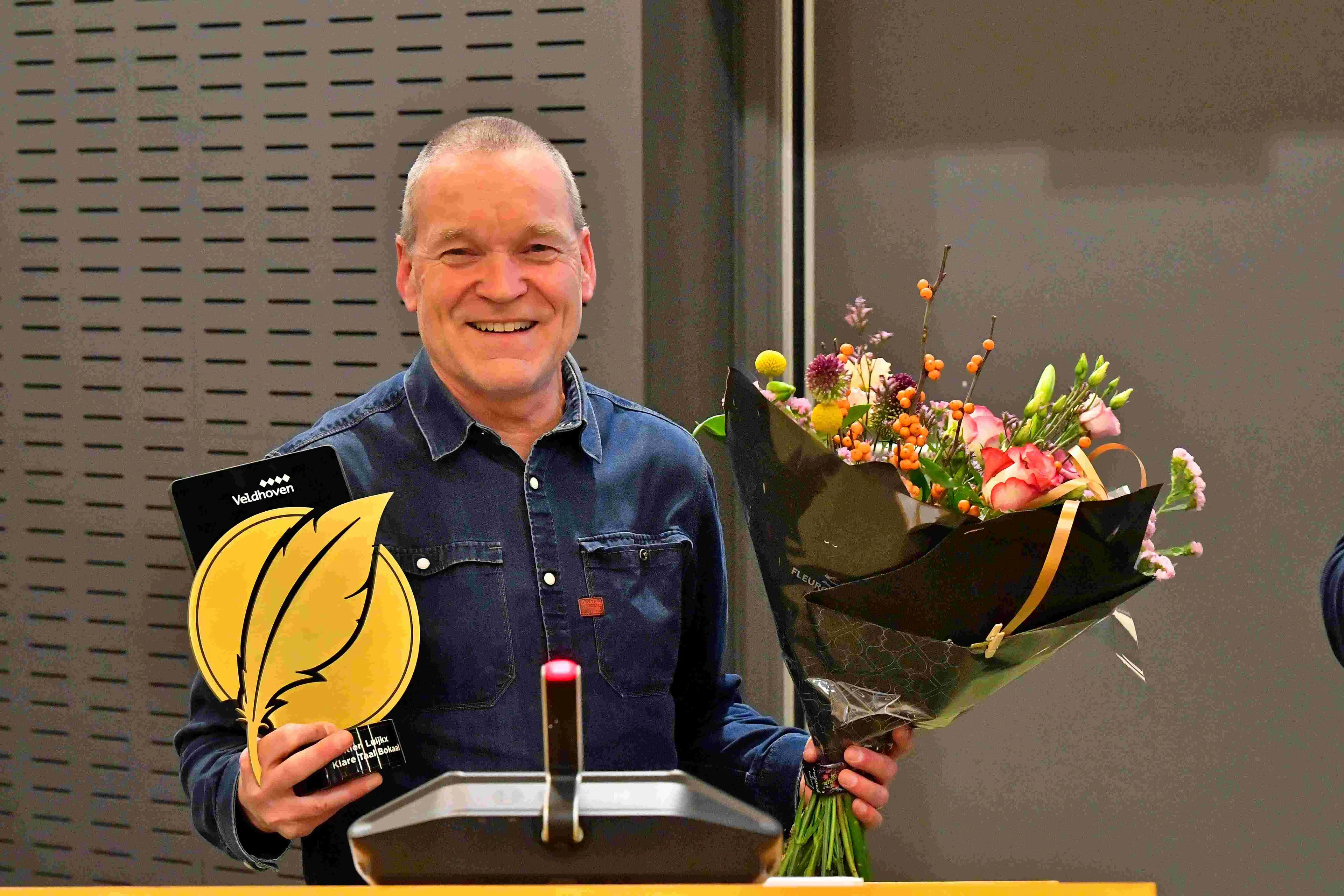 klare taal bokaal uitgereikt aan ad fotopersbureau bert jansen rico vogels 04