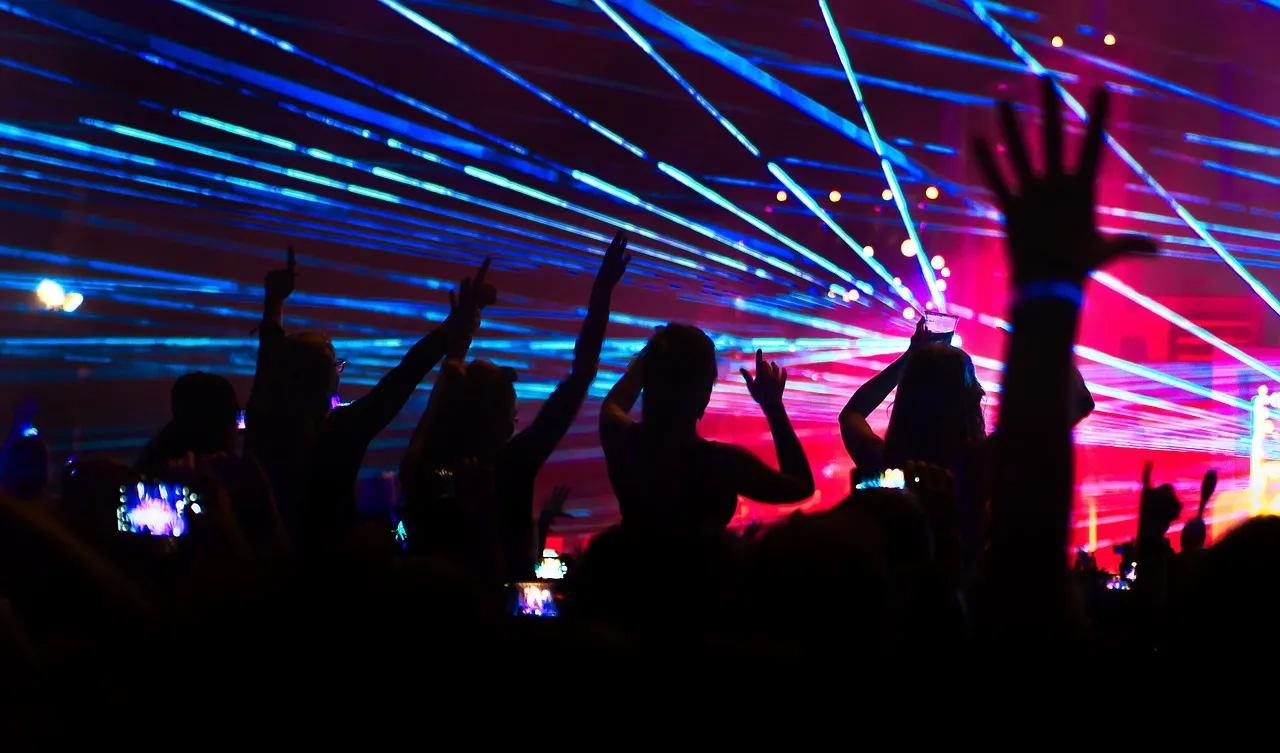 lasershow nico franz via pixabay
