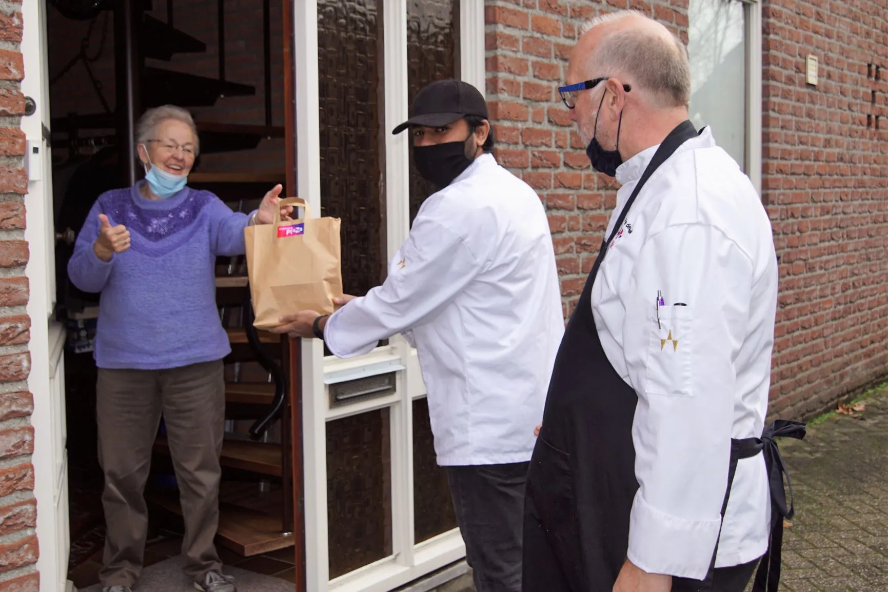 lunch aanbieden aan toos intven