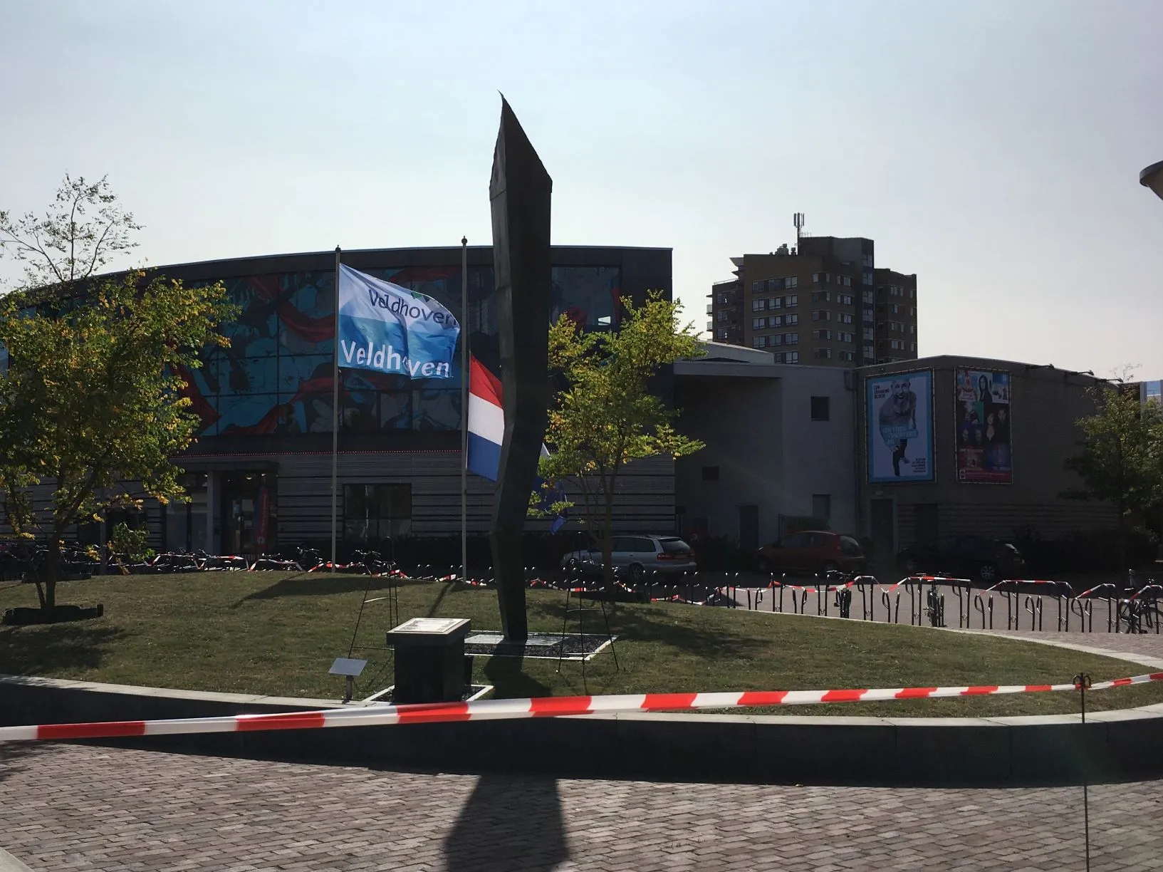 monument oorlogsslachtoffers vlag