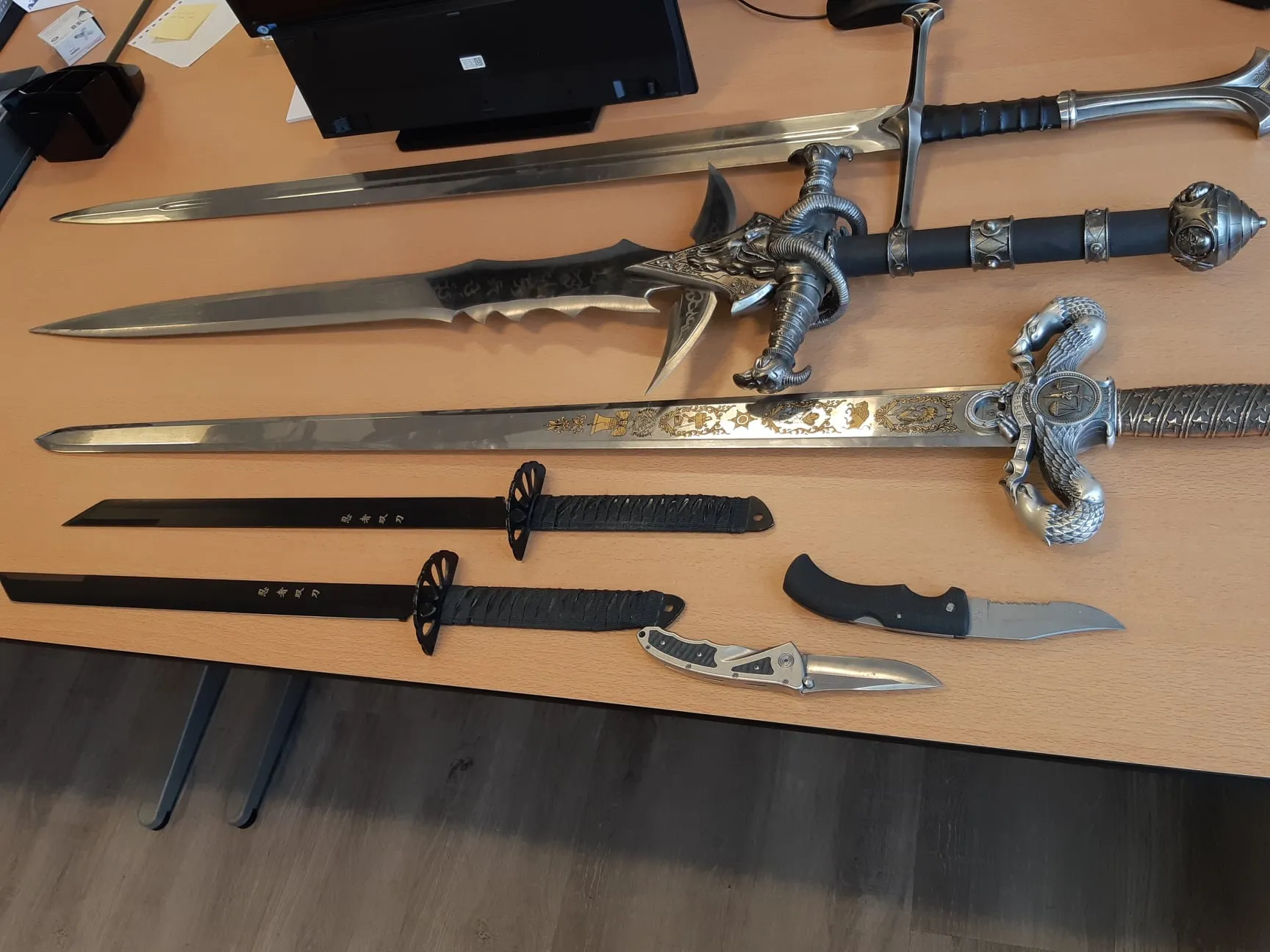 steekwapens politie veldhoven waalre