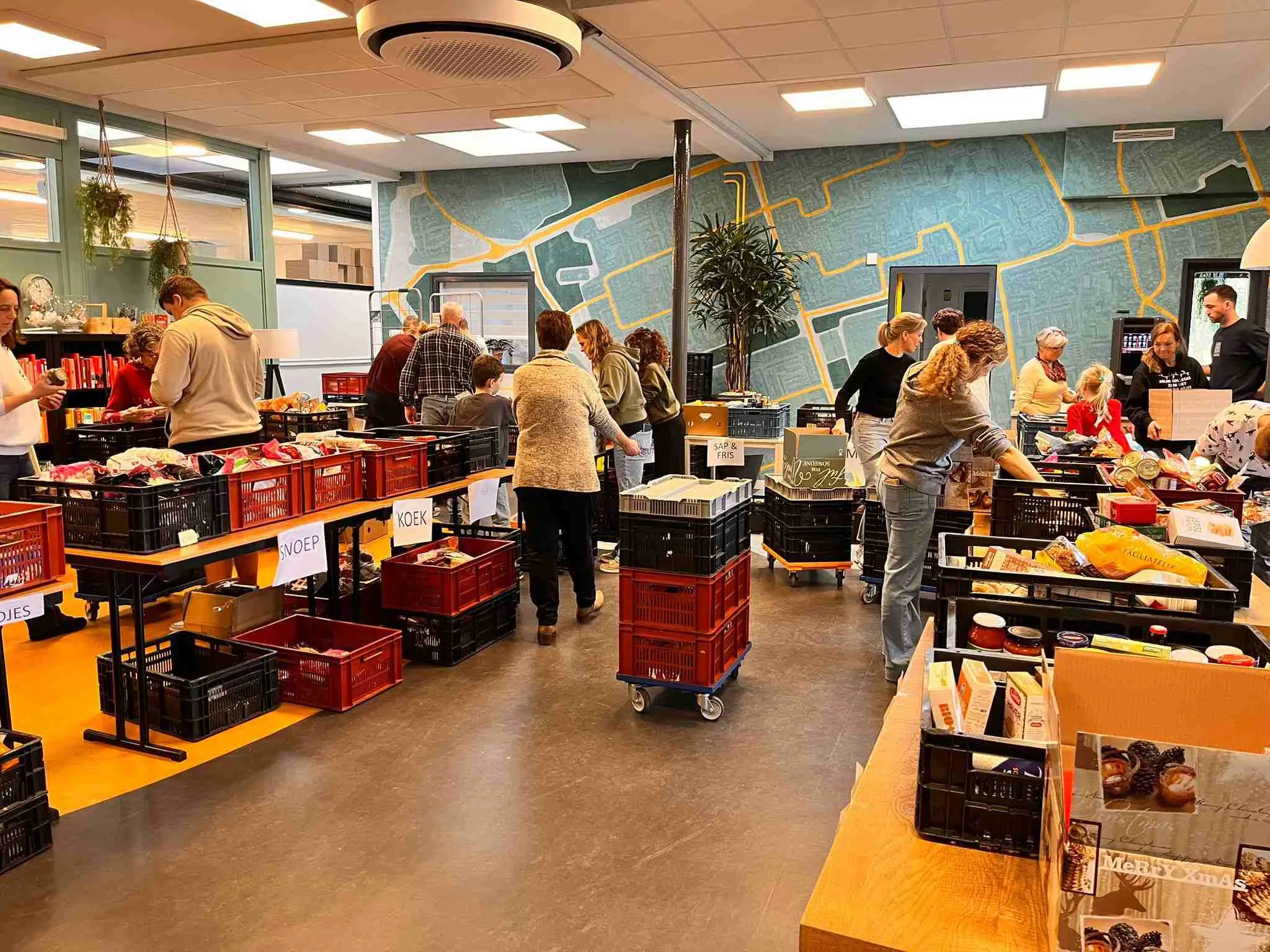 Voedselbank Geef een kerstpakket-2025-01