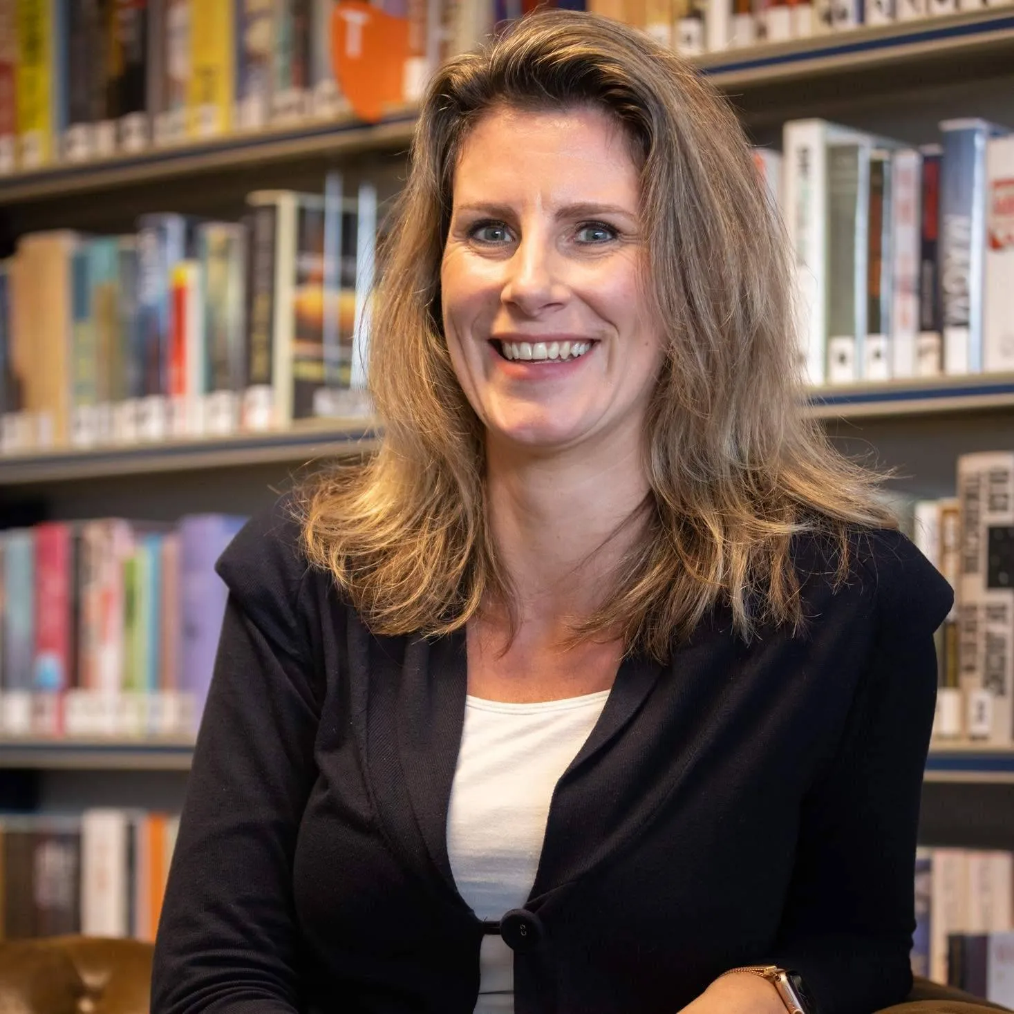 Daniëlle Bax in stoel 2023 foto Brigit Strijbos