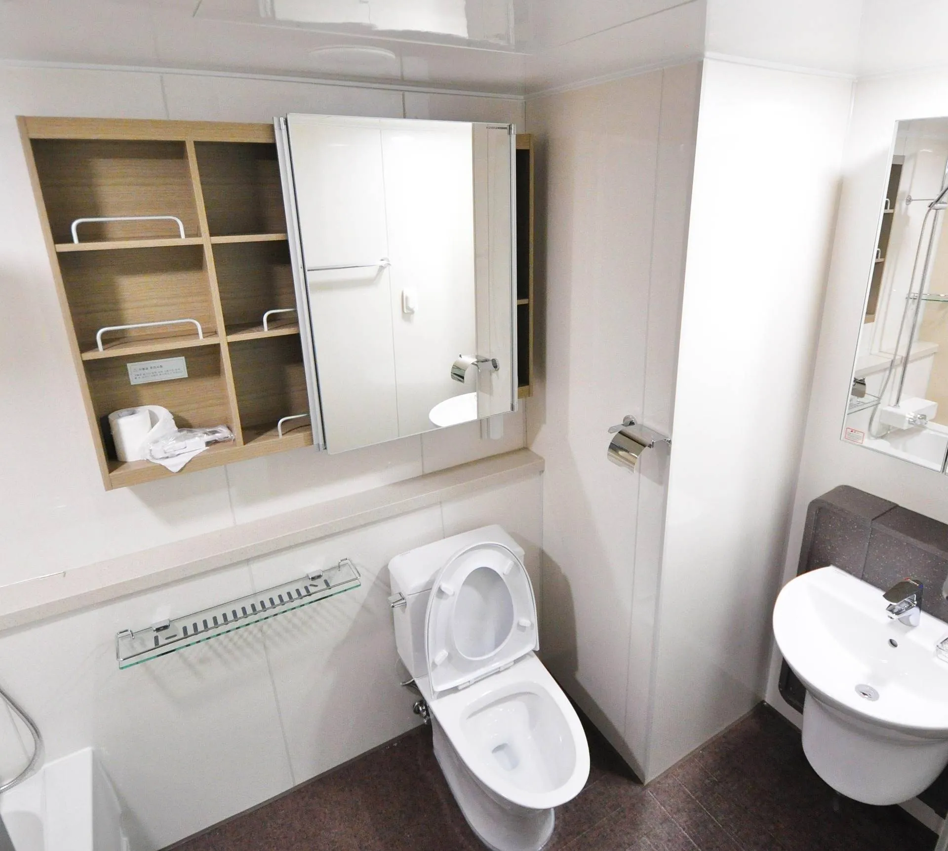 Toilet rizzidesigns-interior via Pixabay