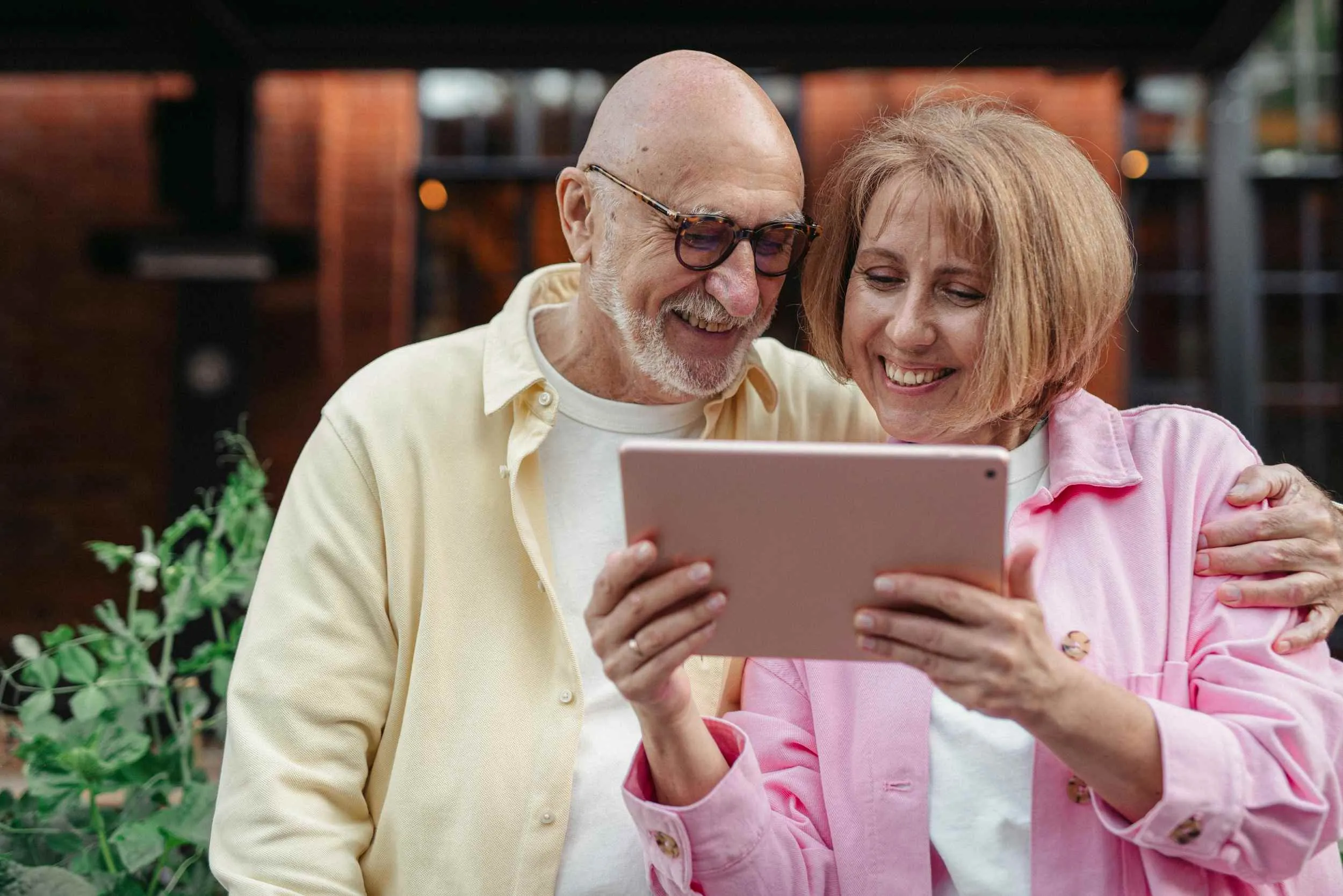man-vrouw-ipad