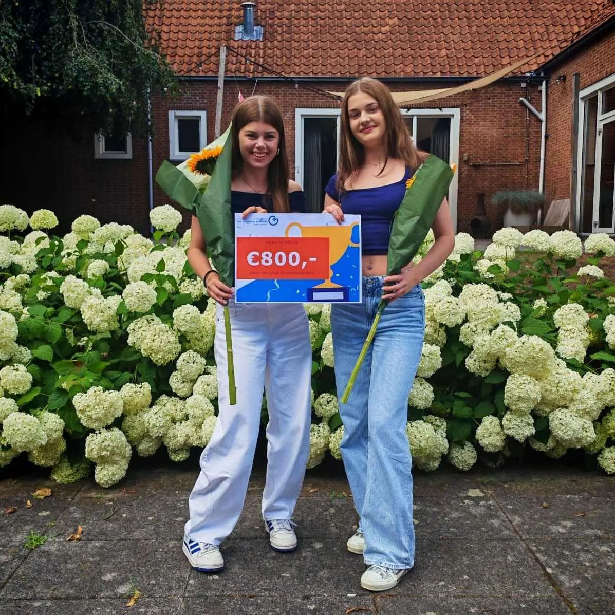 Ilse en Rosa met de OMO Duurzaamheidsprijs