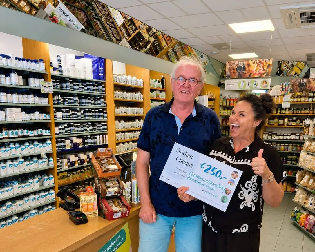 Overhandiging cheque aan Voedselbank Waalre