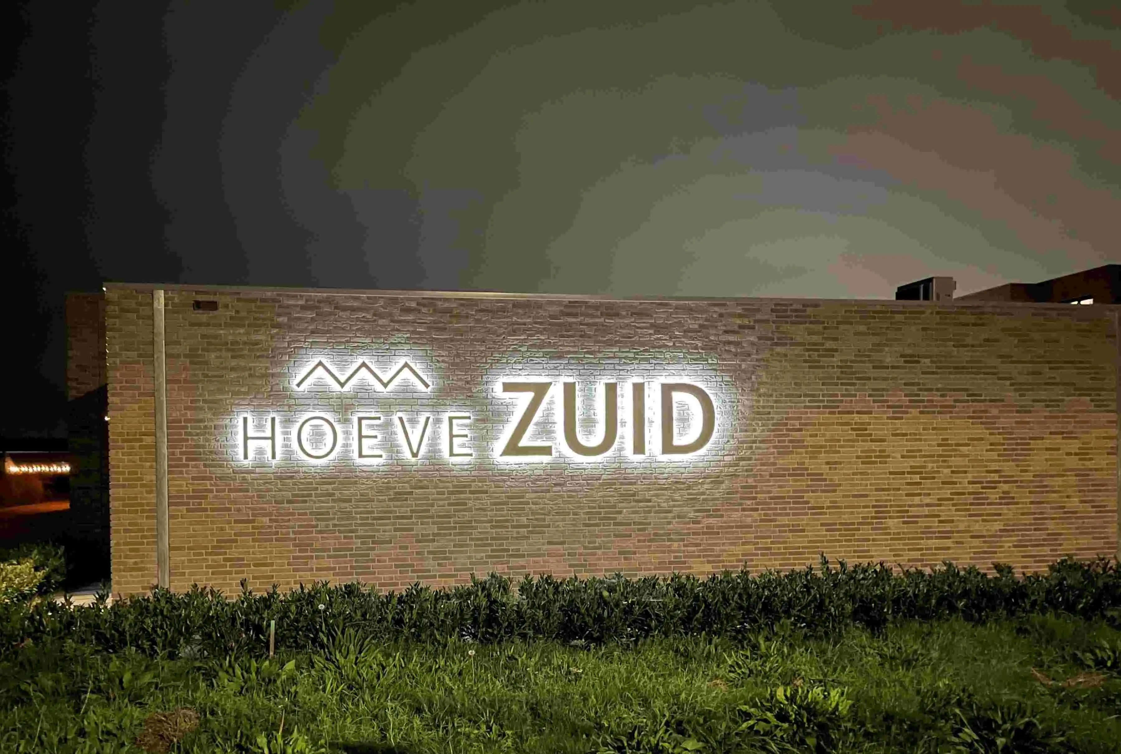 Hoeve-Zuid-by-night