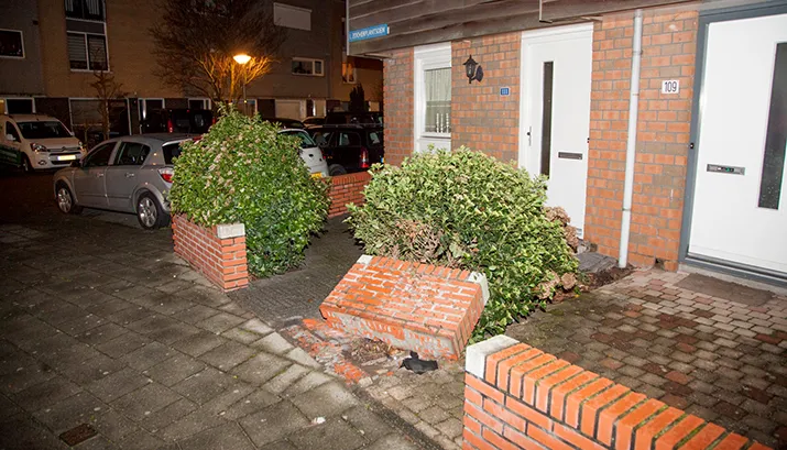 20170116 nieuwsfoto gevlucht na aanrijding velserbroek 04 muurtje