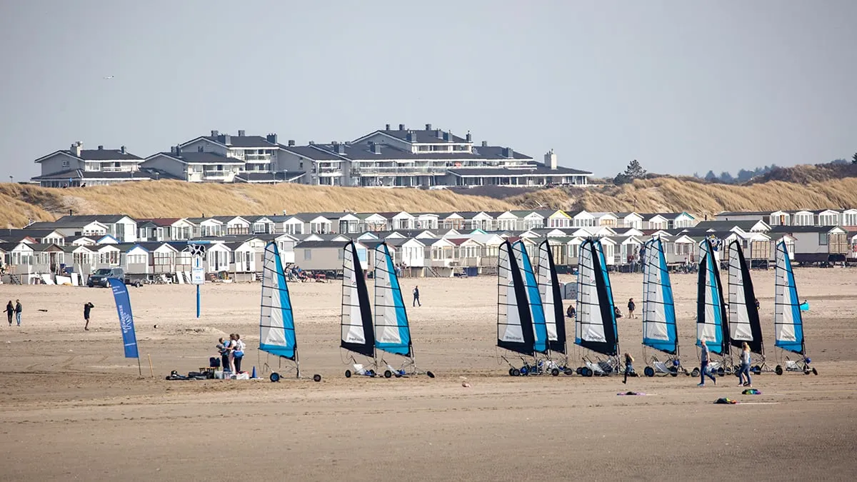 5i5a3967 strand ijmuiderslag small