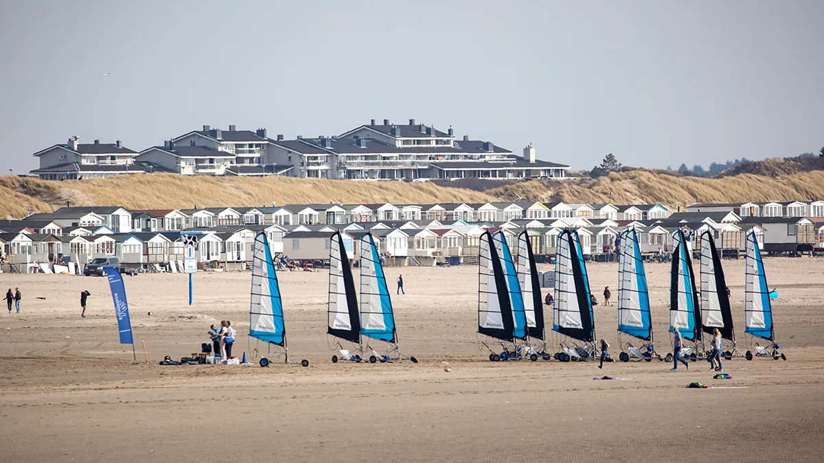 5i5a3967 strand ijmuiderslag small