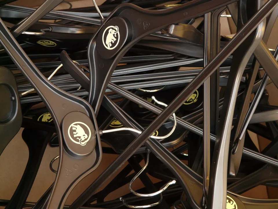 coat hanger 60337 960 720 pixa