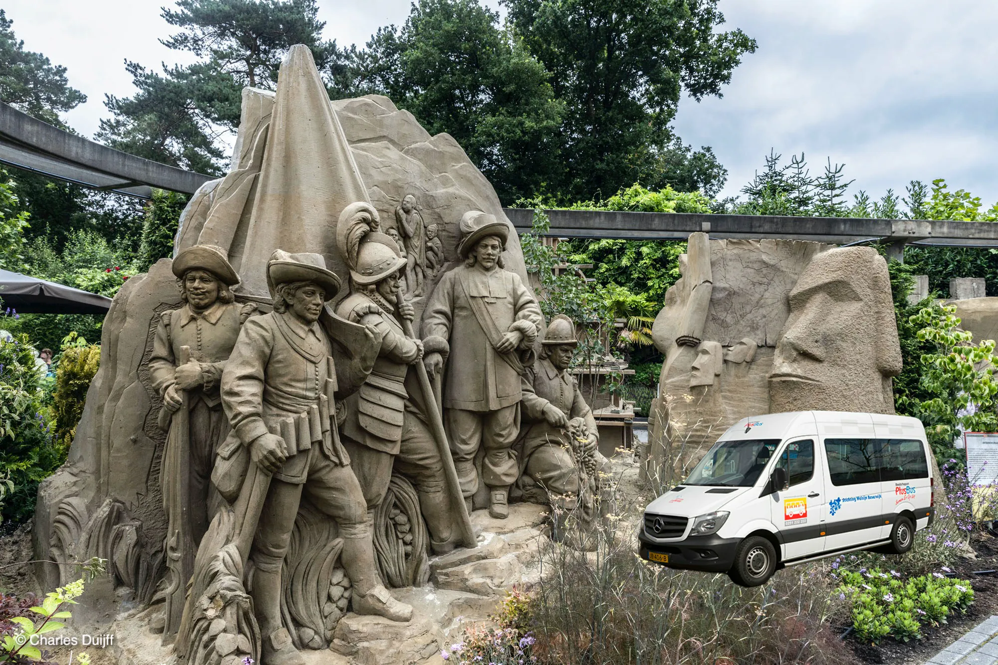 sculptuur buiten1jpg 1 kopieren