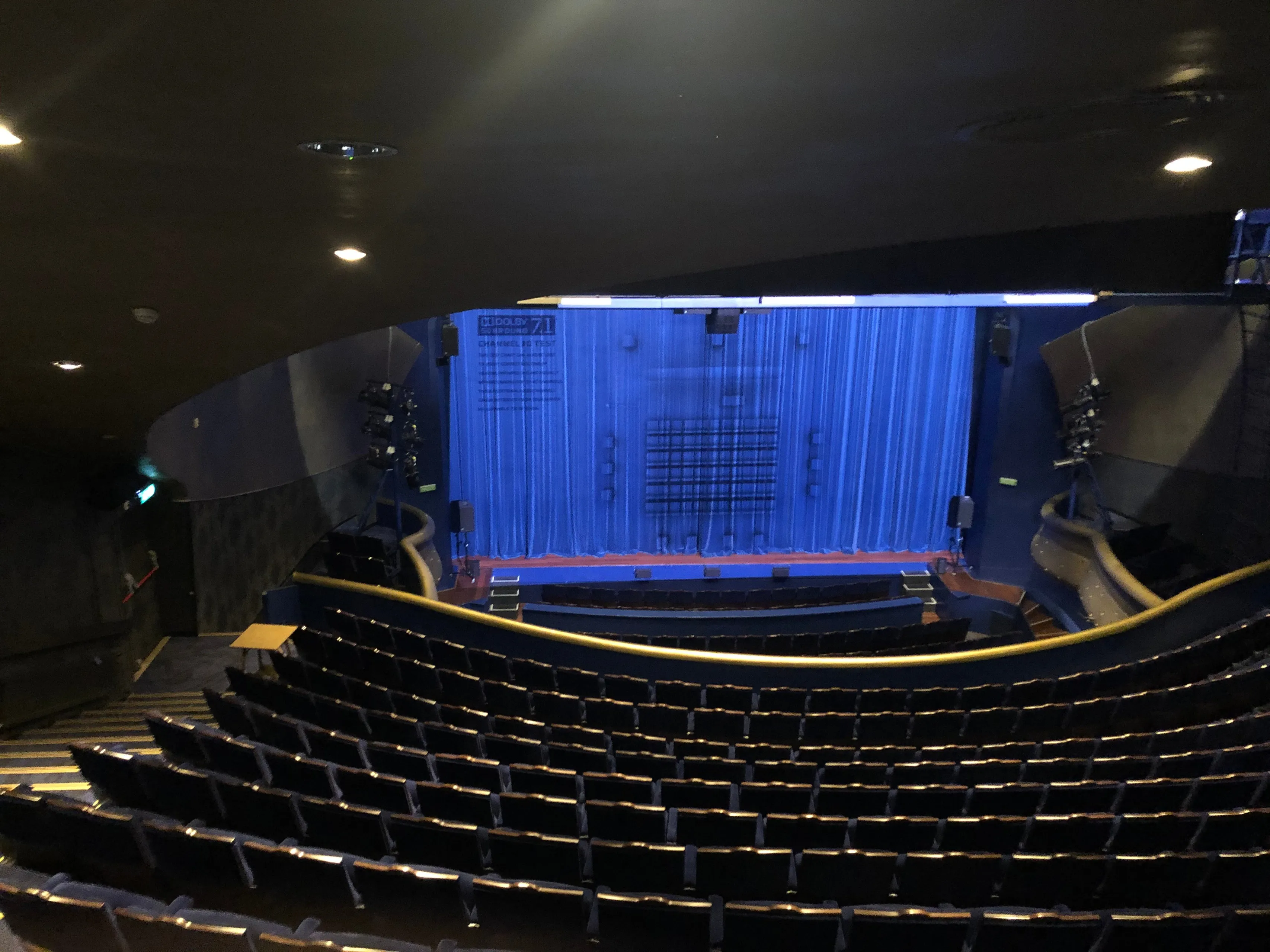 stadsschouwburg velsen projectie op gordijn