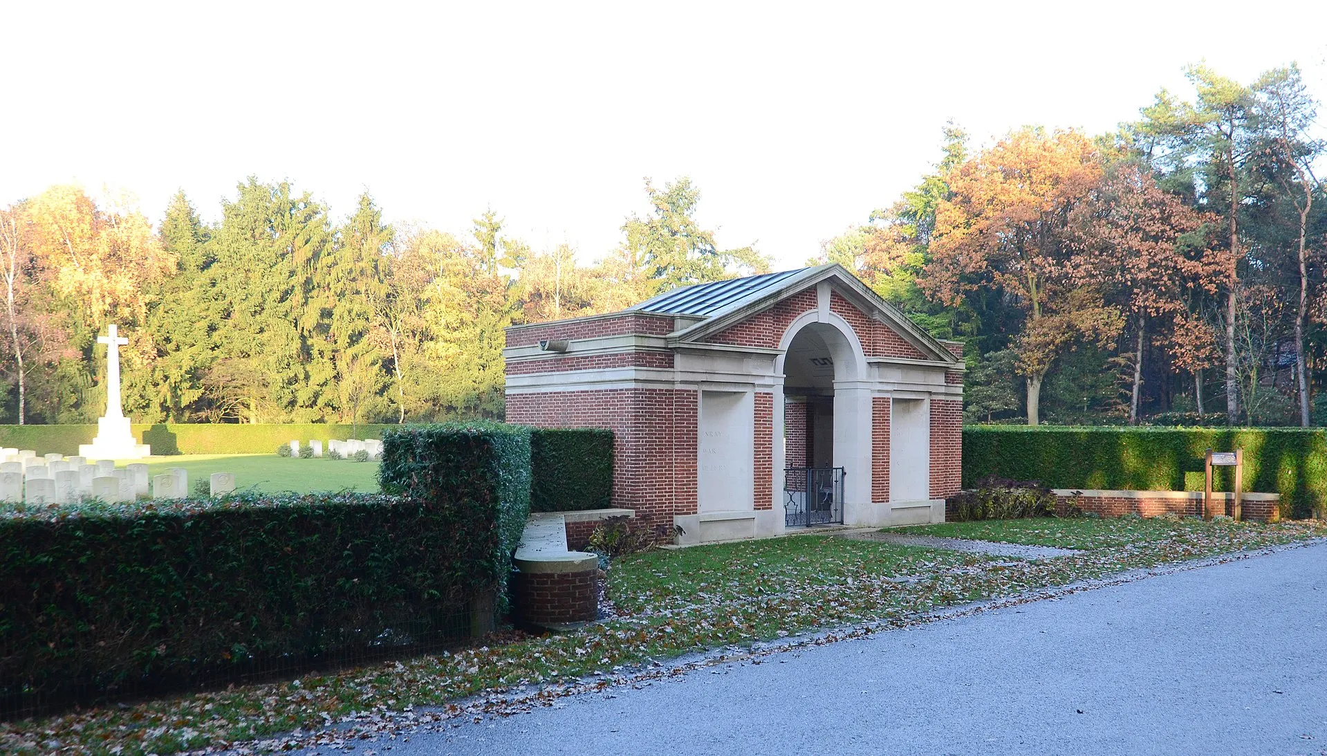 1920px venray war cemetery