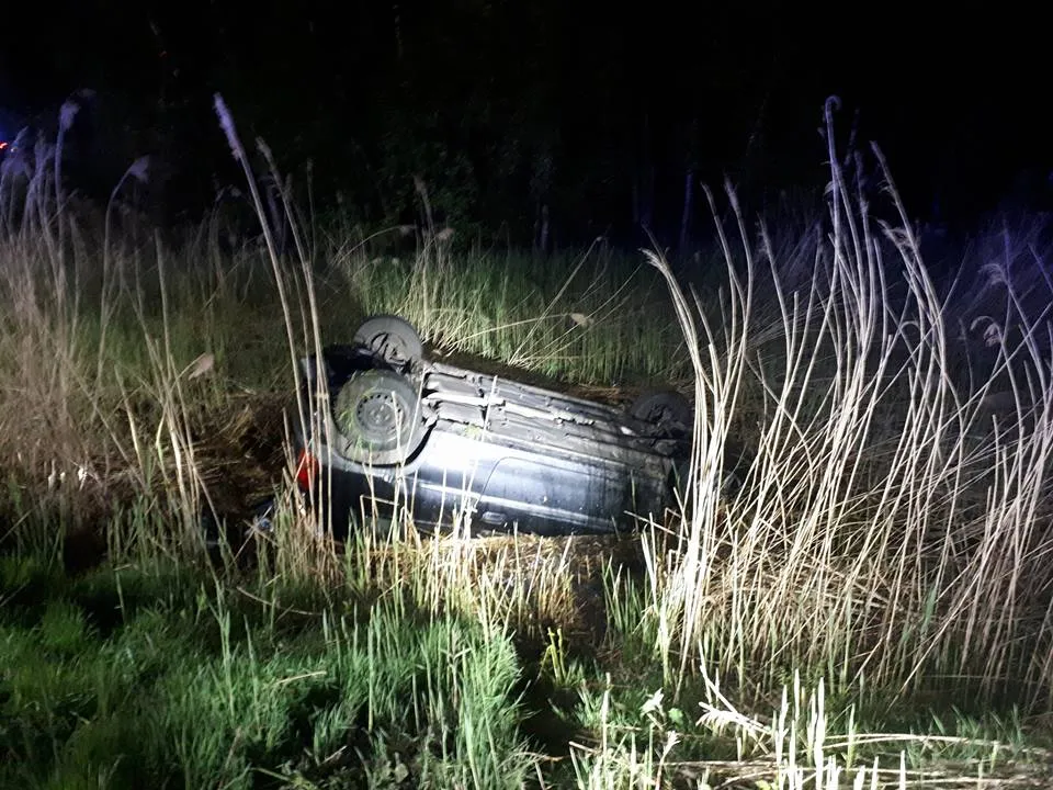 auto inzieende sloot