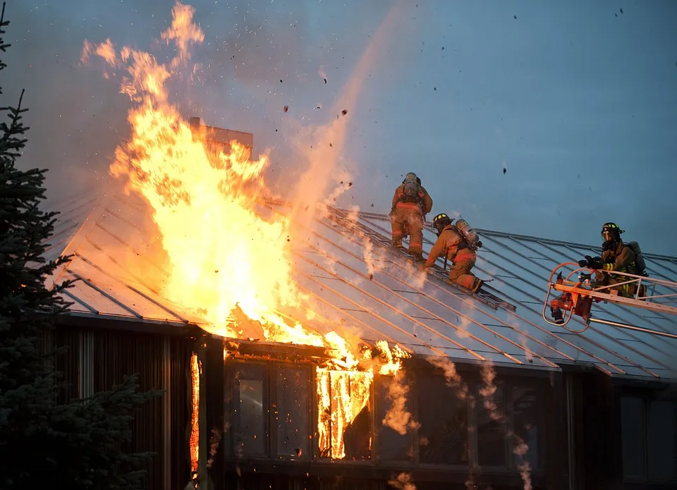 brandend huis vuur