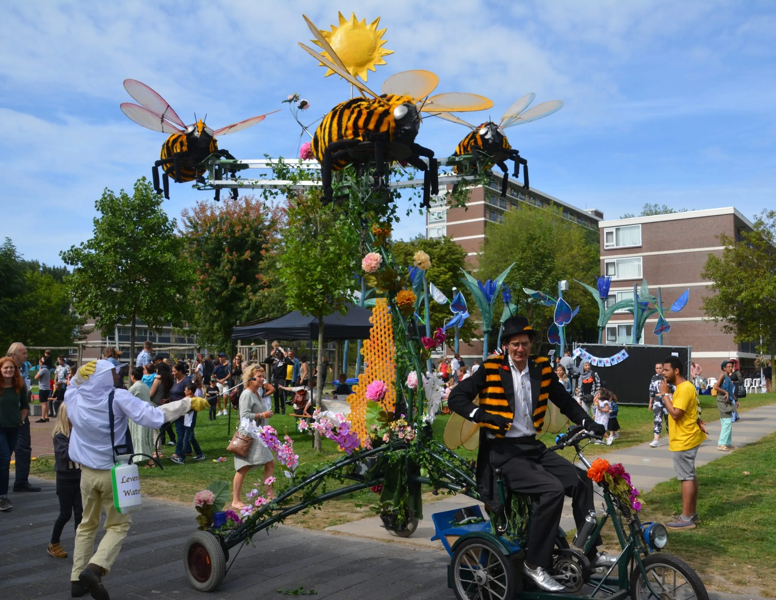 circus theater vladimir bee happy scaled