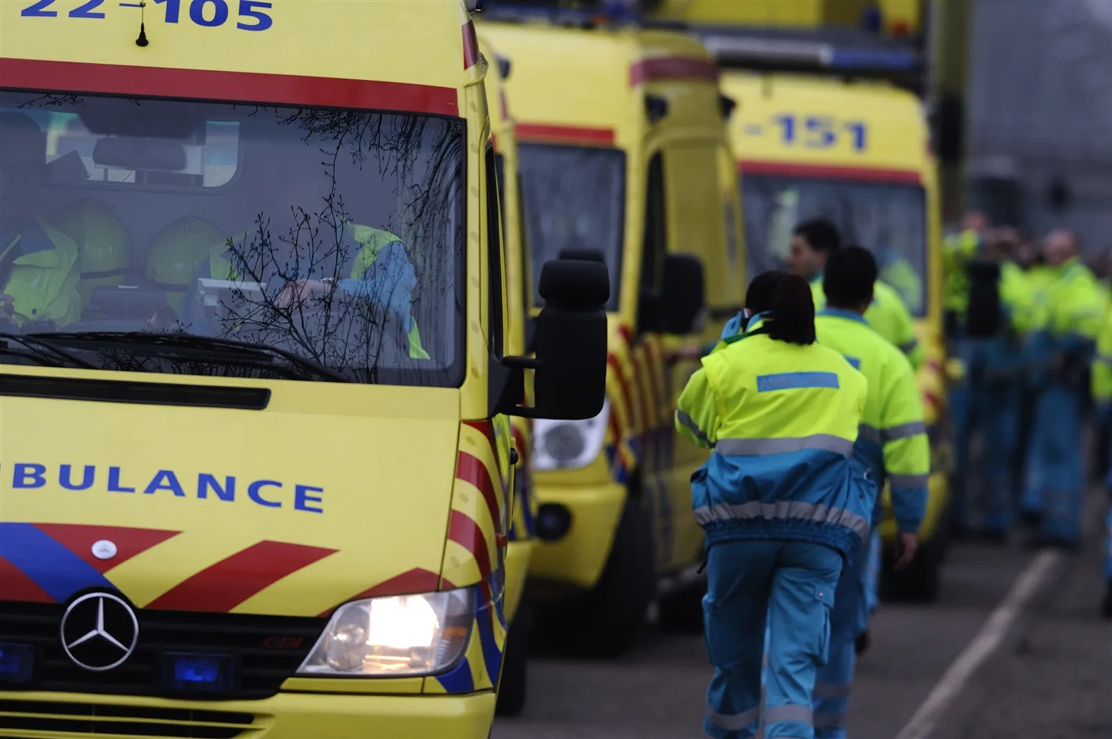 crash turkish airlines tk 1951 ambulances
