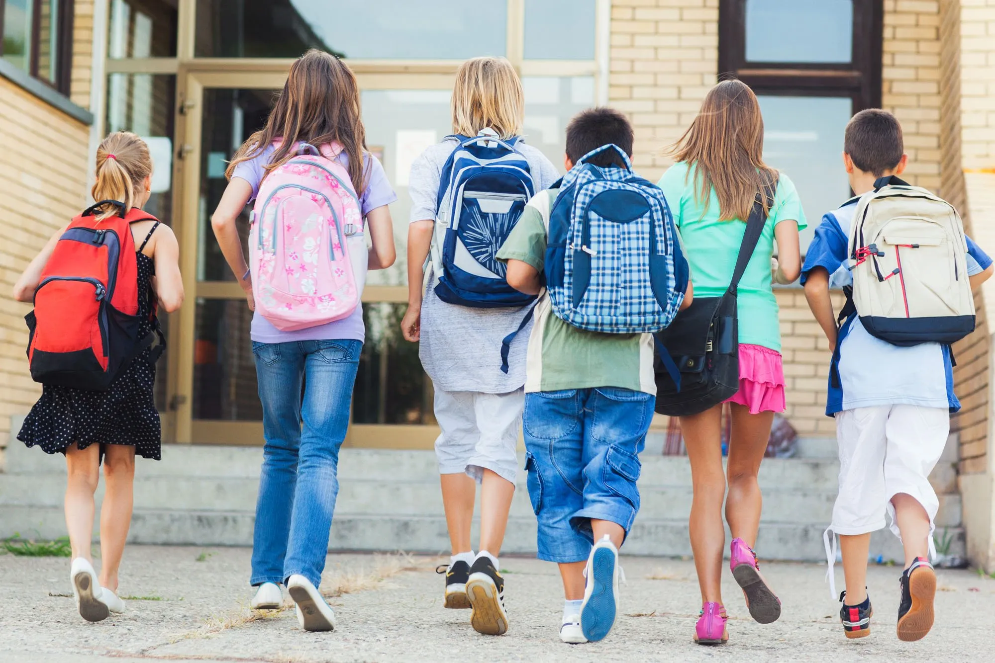 kinderen naar school stockfoto1