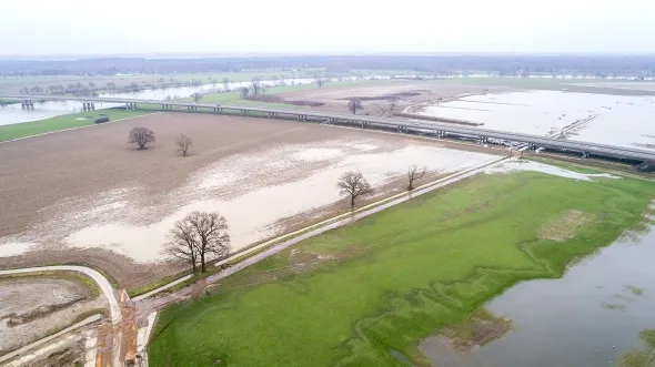 ooijen wanssum maas water