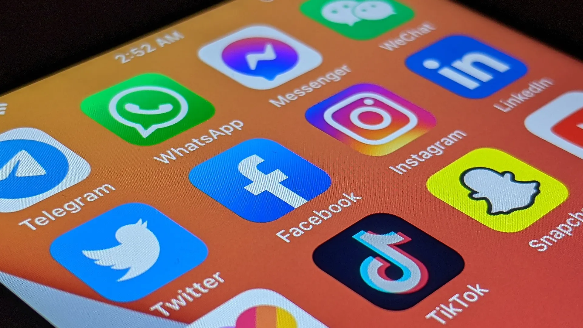 social media g183195dae 1920