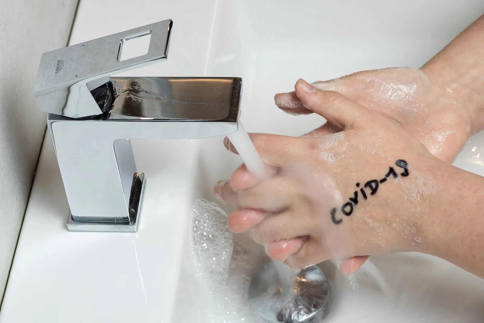 wash hands 4989196 1920