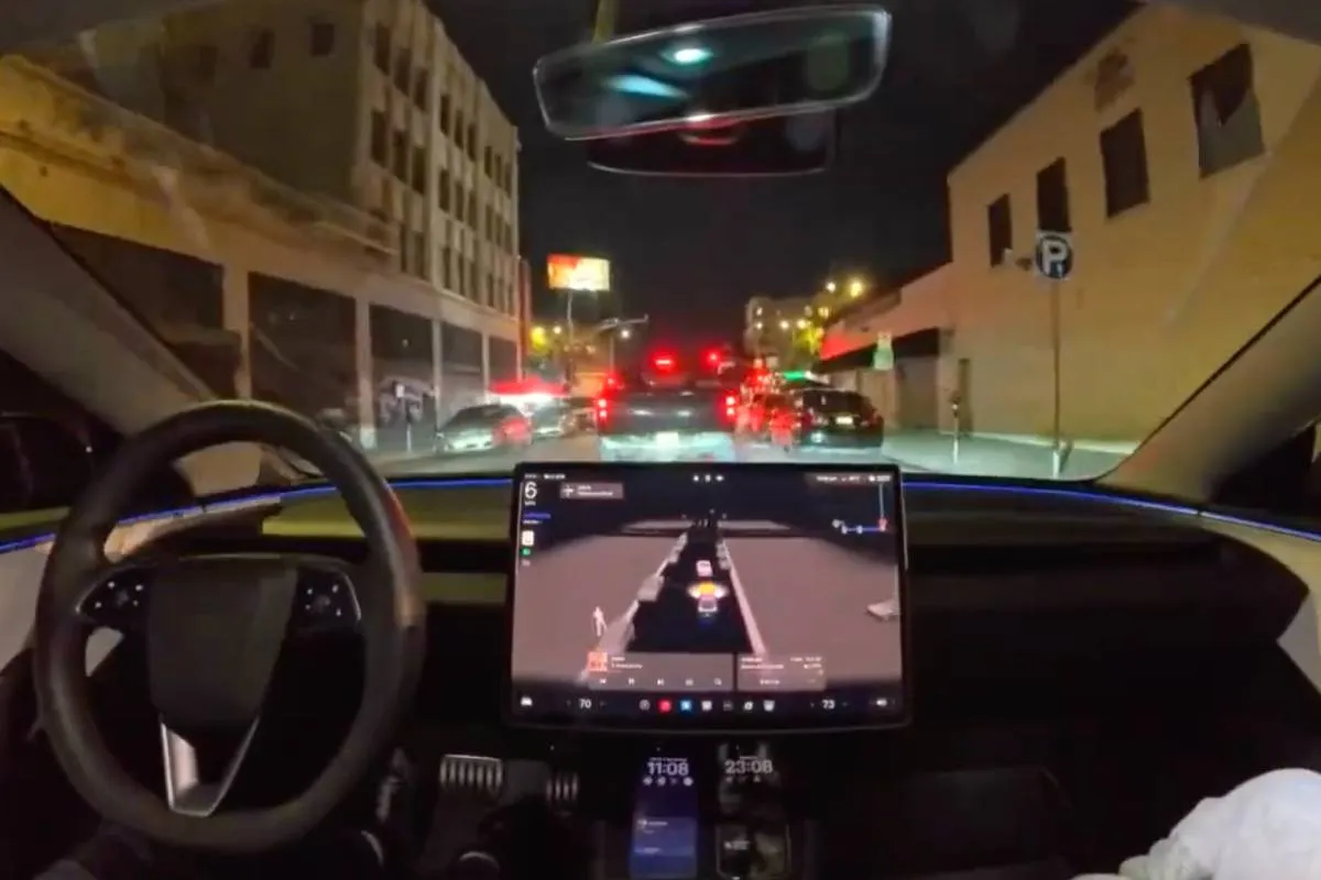 thumb_self_drive-tesla