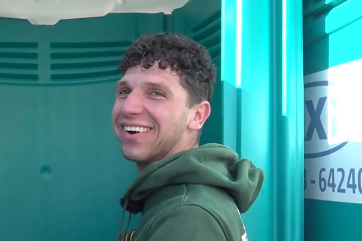 thumb_viraal_man_blij_dixi