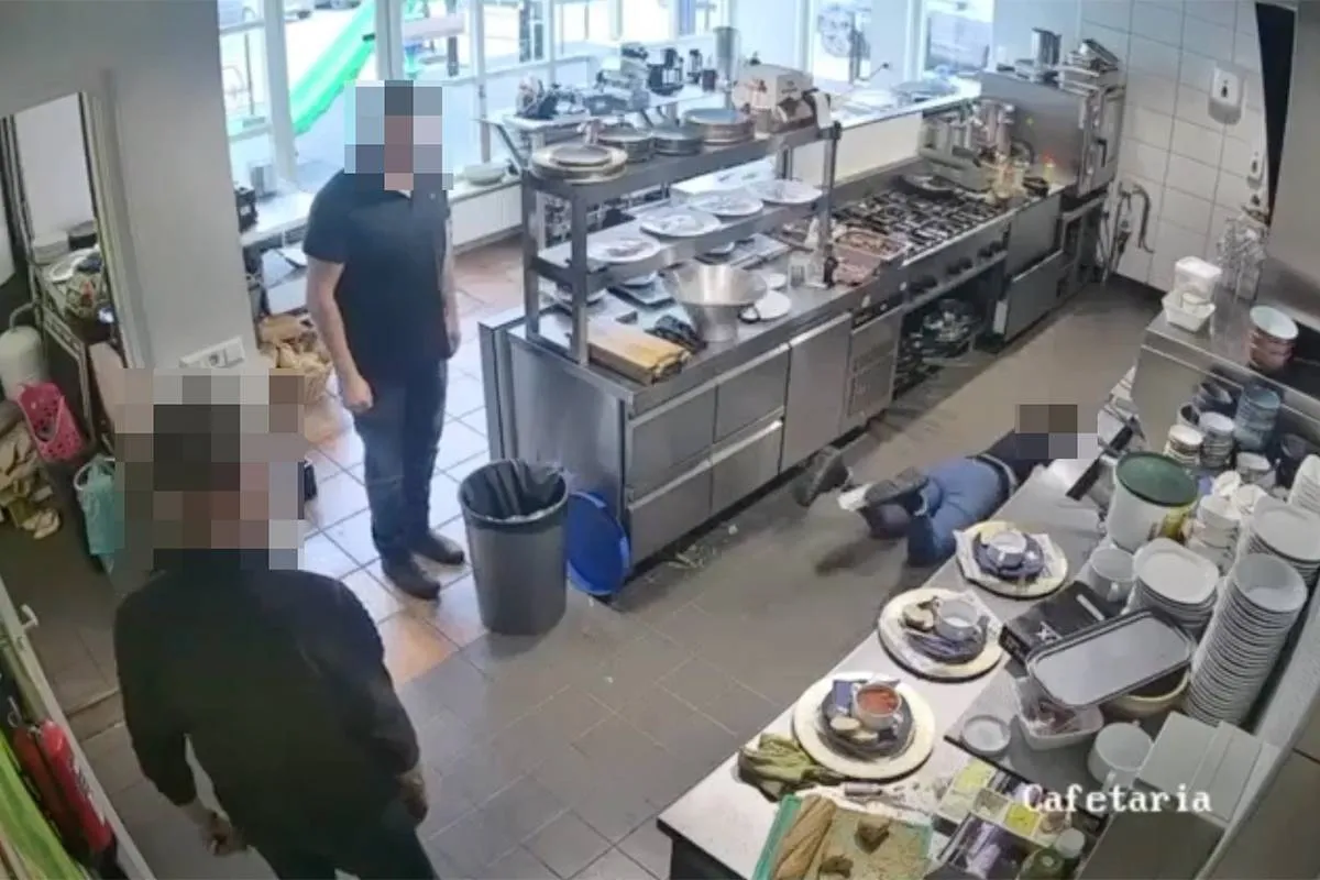 thumb_vk_Er_zit_dus_een_verhaal_achter_Taddy_is_weer_dronken_dus_vandaag_gesloten_foto