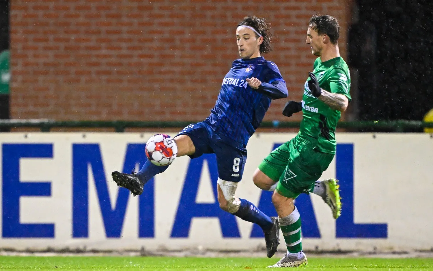 20241207verbroederinggeelacheltoonopdekamp