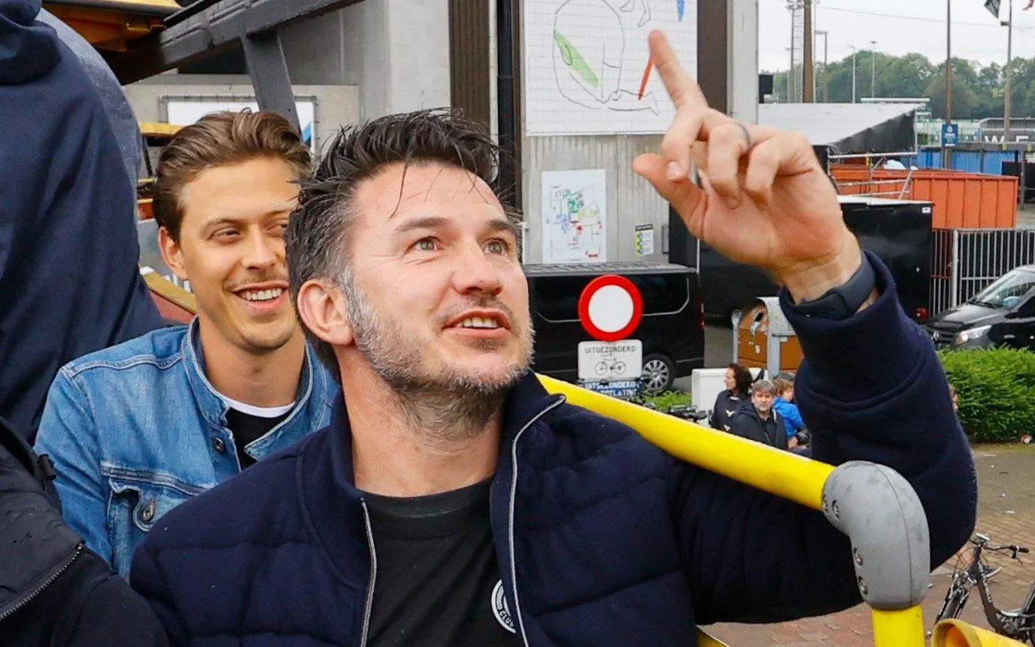 220526carlhoefkenswijst