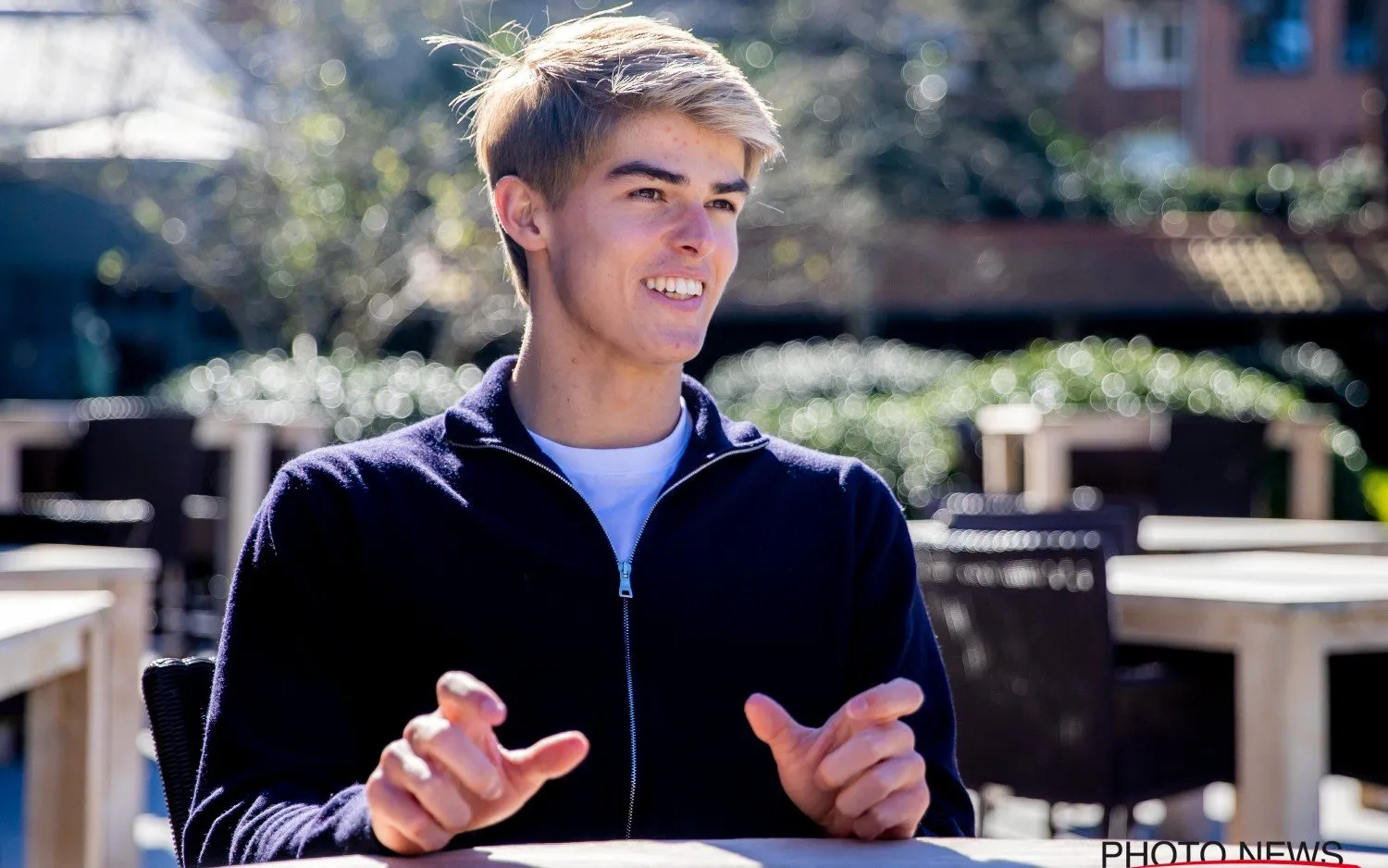 220529charlesdeketelaerelacht