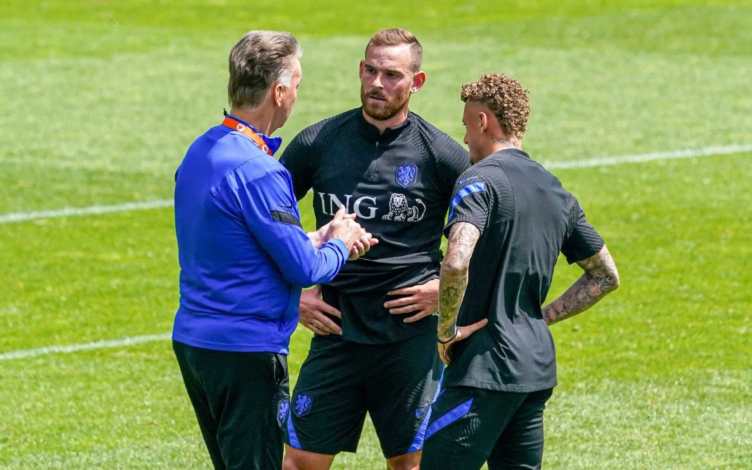 221208vangaaljanssenlang