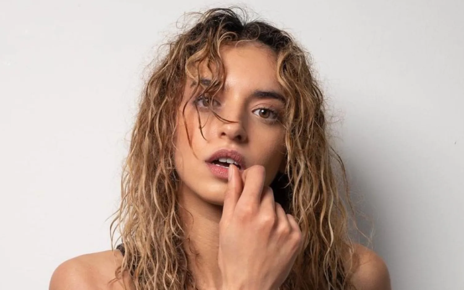 230216yasmineboukravandevoordt