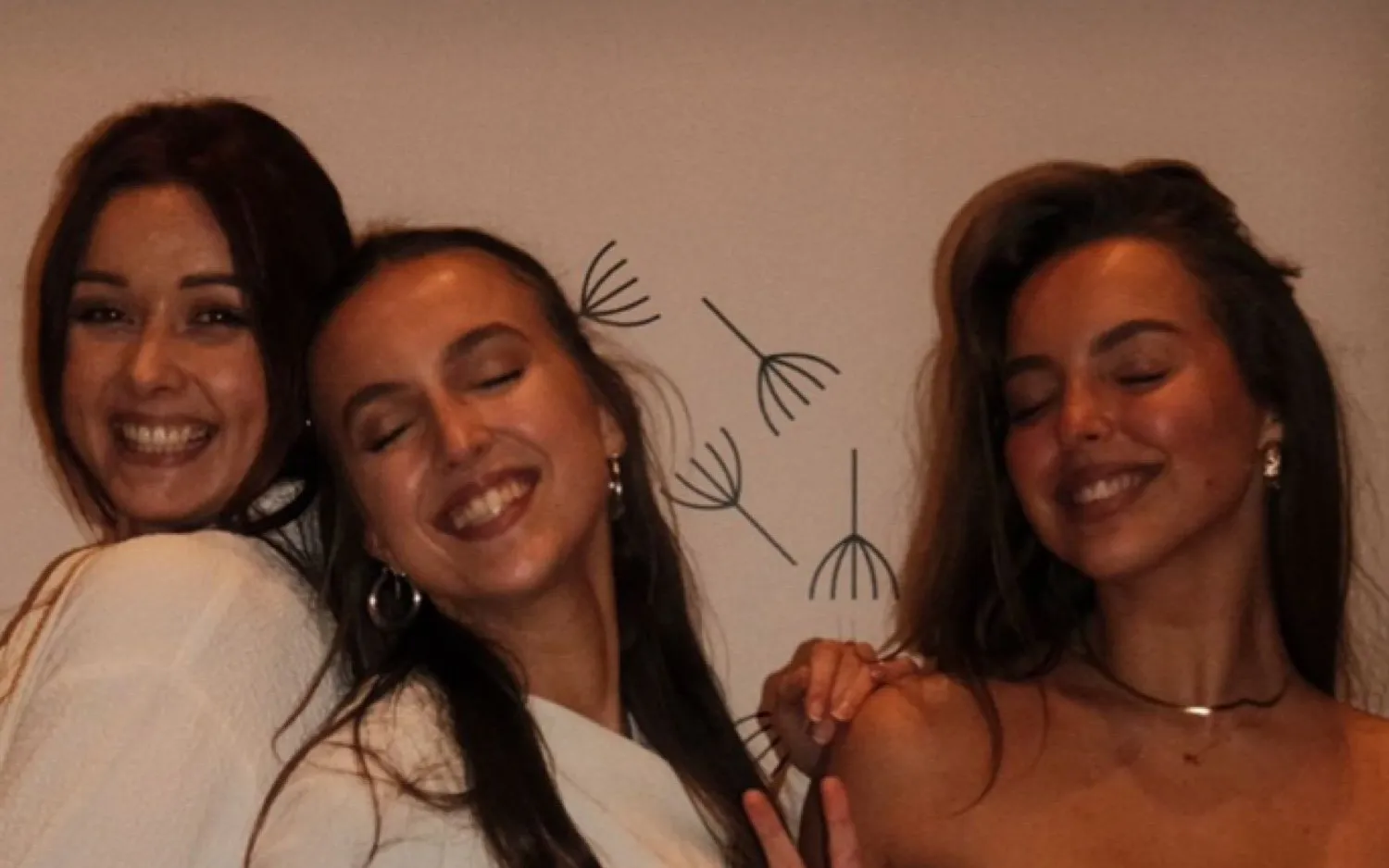 230405lottevanwezemaelzusjesstevens 2