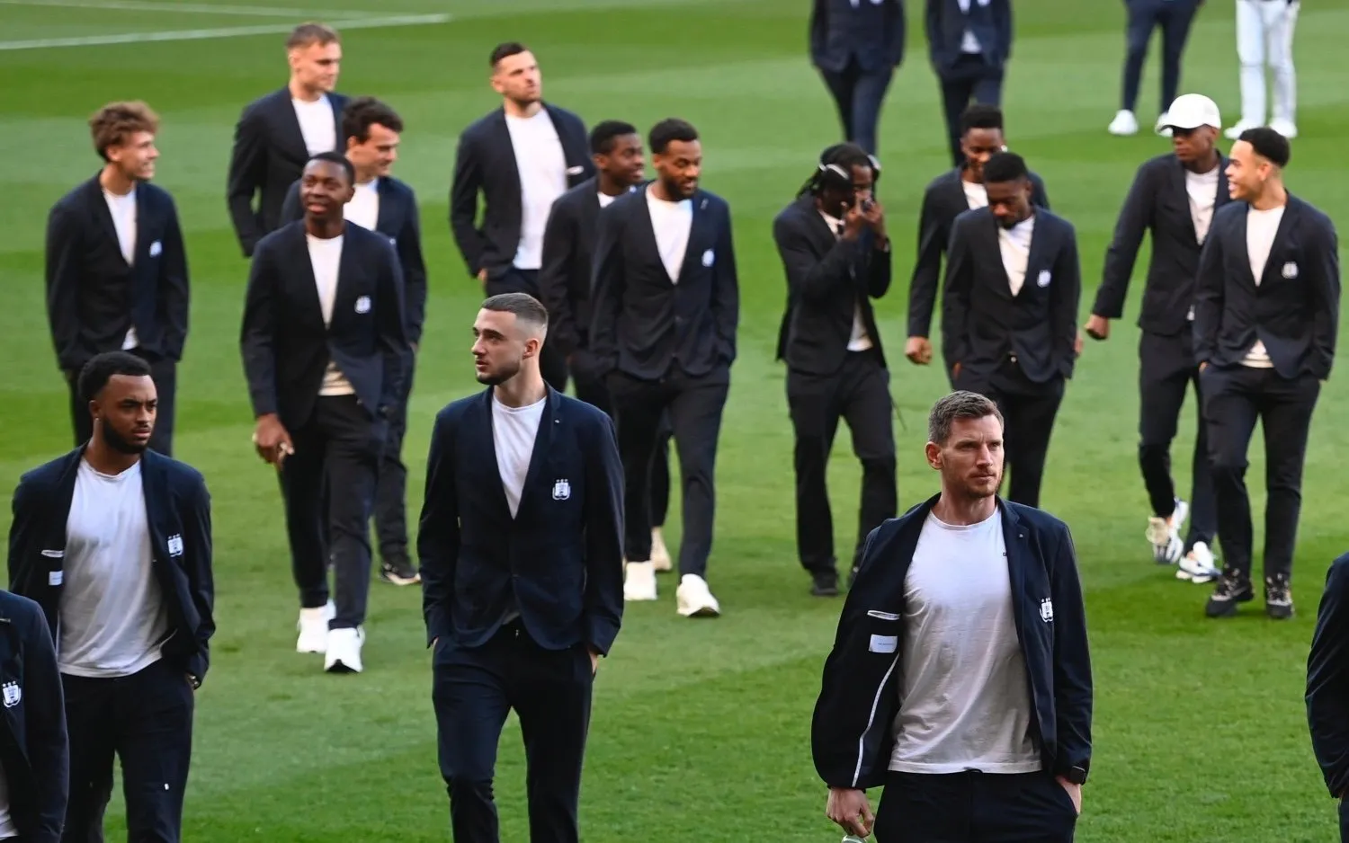 230424anderlechtspelersvertonghendebast