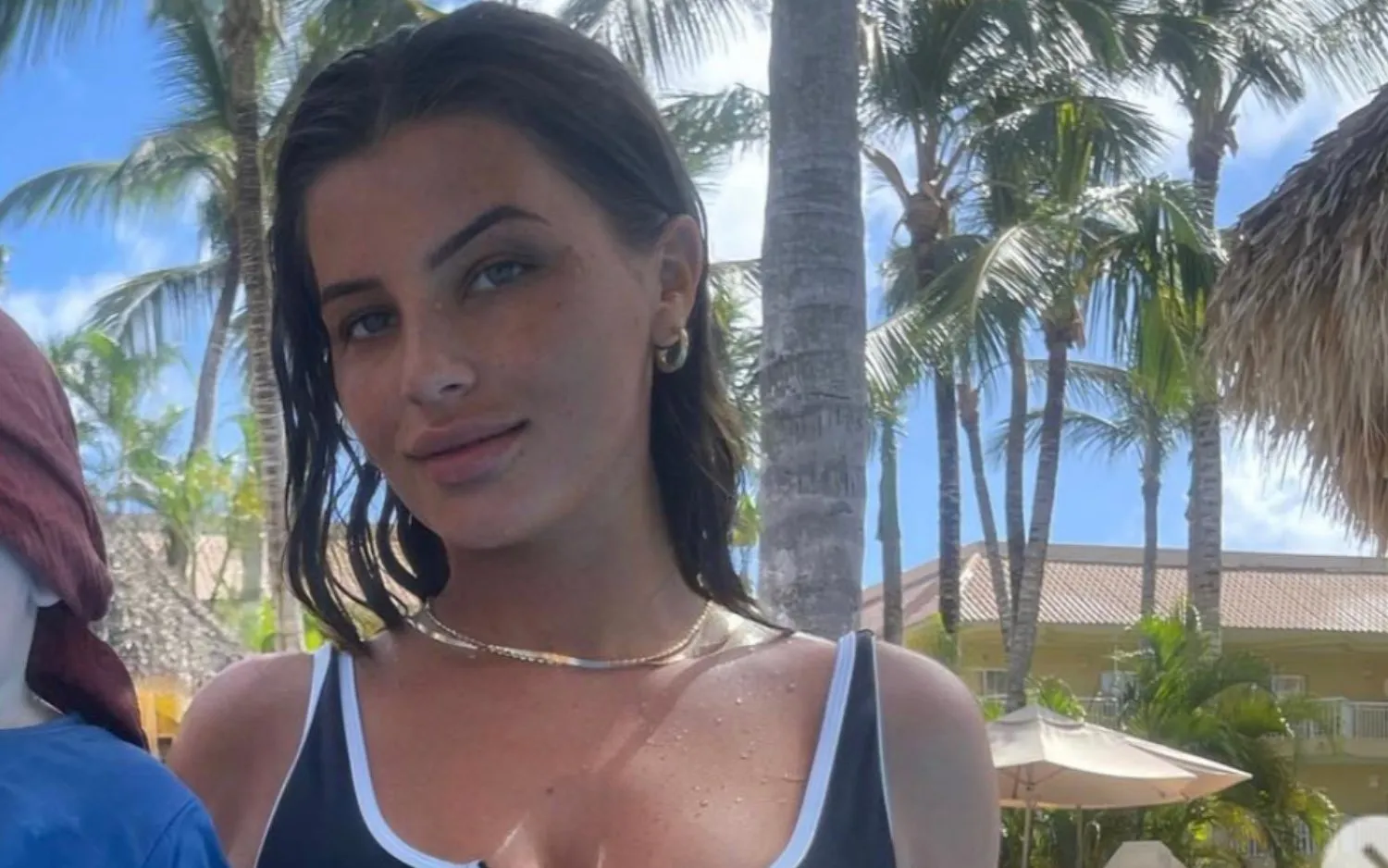 230814zeliealexisflips