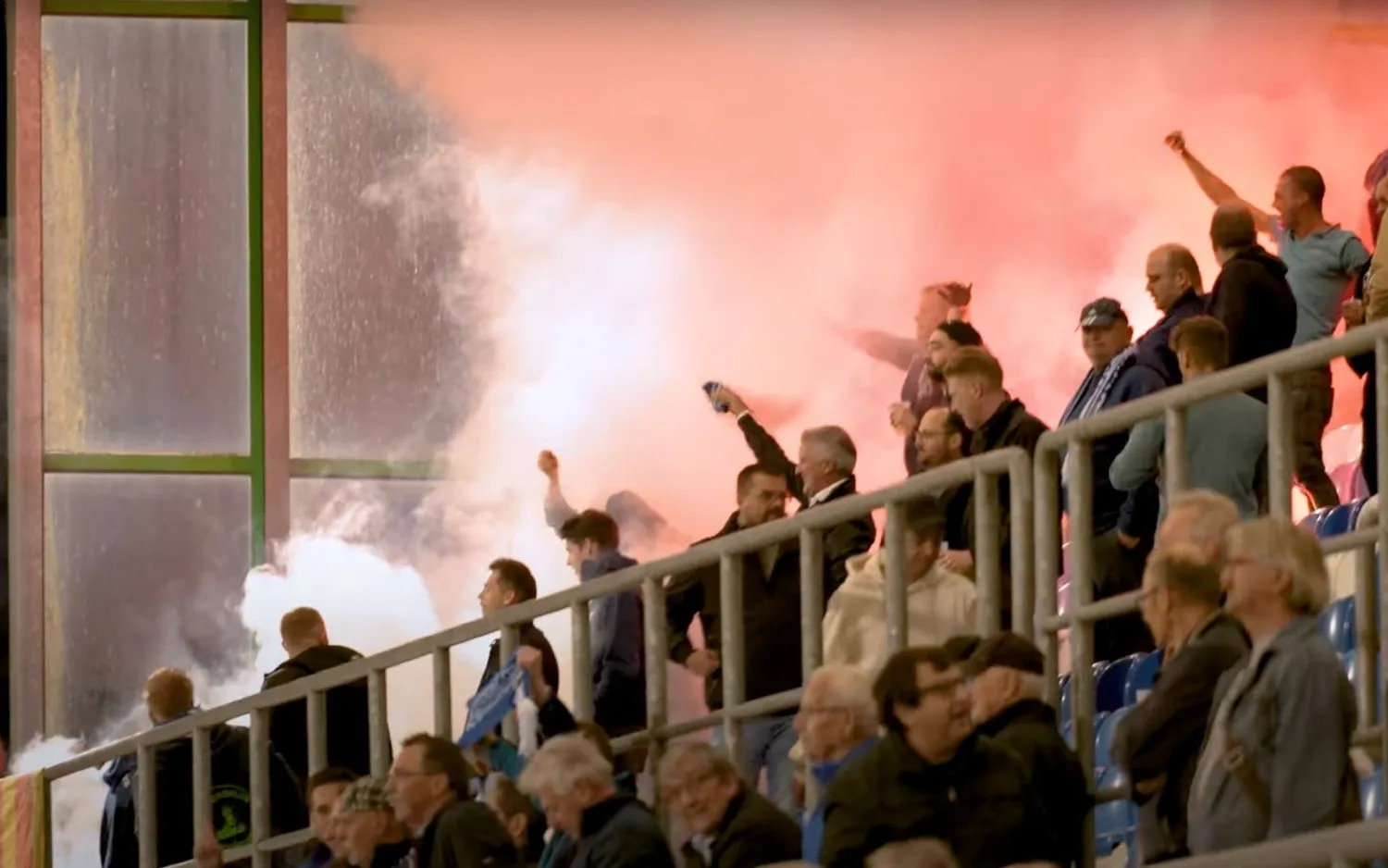 231016supportersgeel