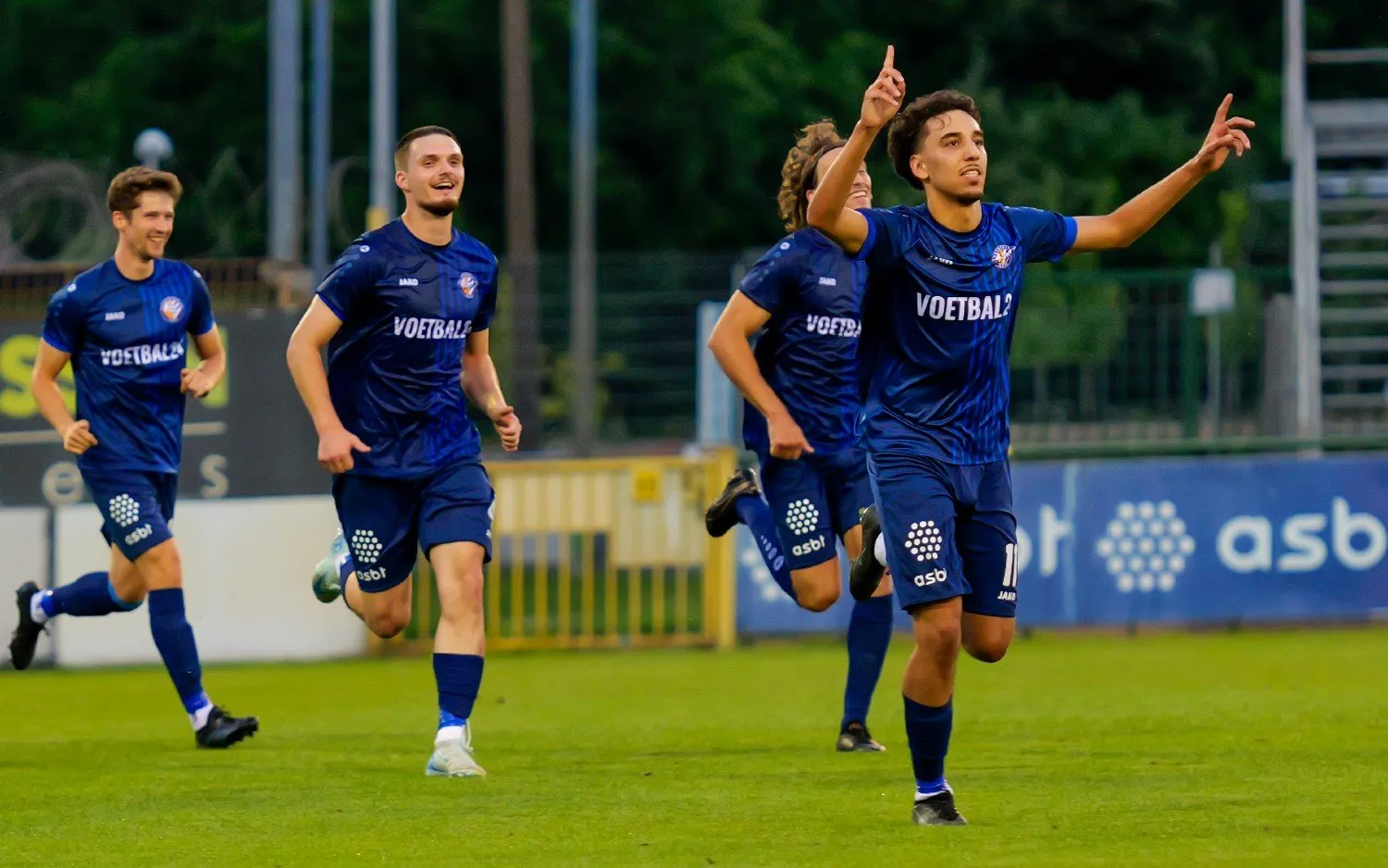 240811asvgeelaminoilil