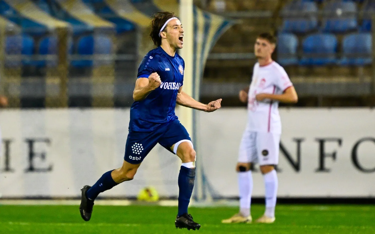 241012verbroederinggeeltempooverijsetoonopdekamp2