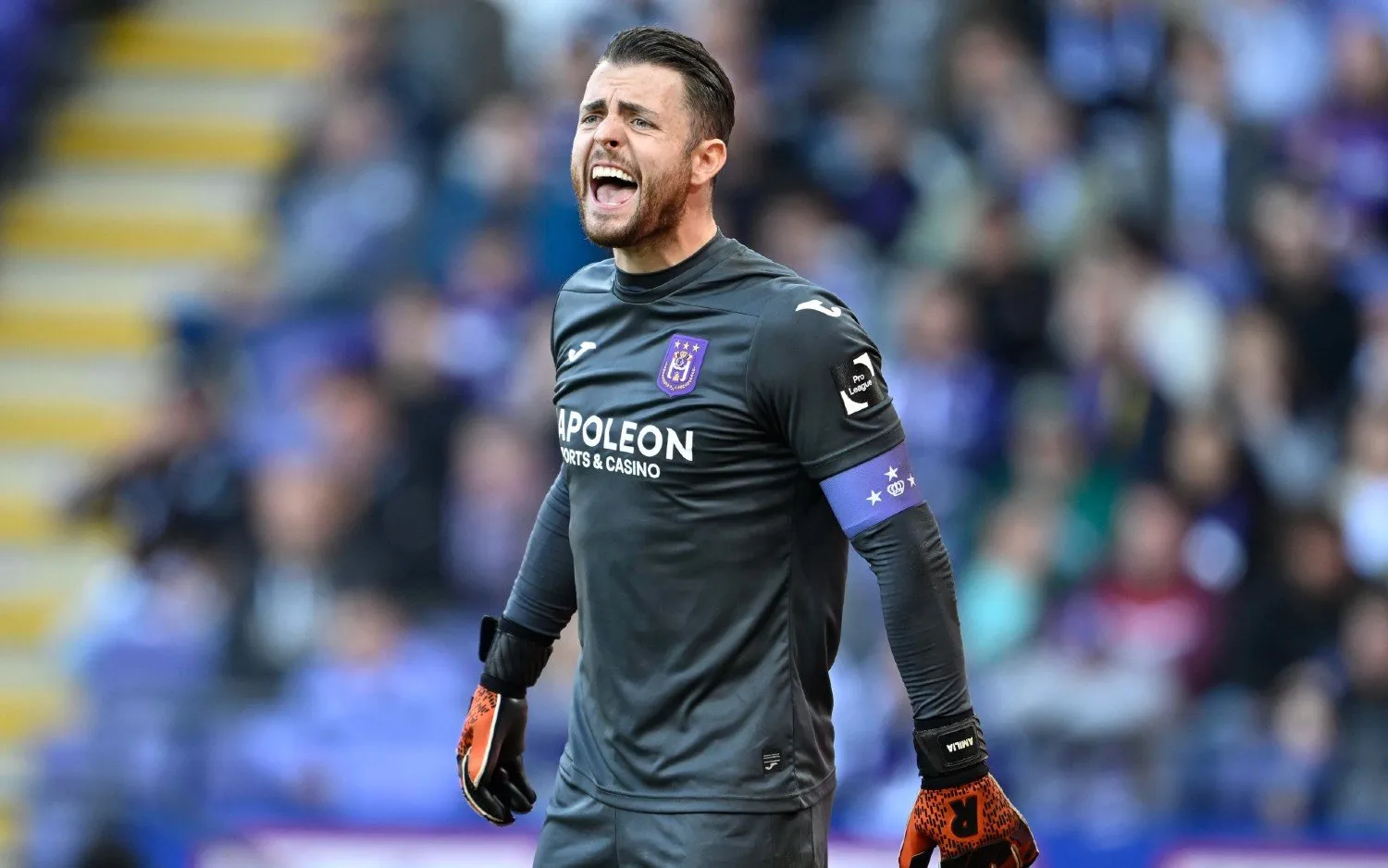 2411010colincoosemans