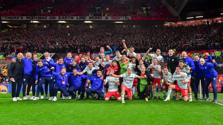 fc twente stunt in europa league met verdiend gelijkspel bij ten hags united