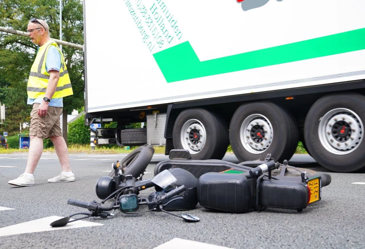 20224 06 30 meesters multi media fotos ongeval auto scooter n65 vught 2