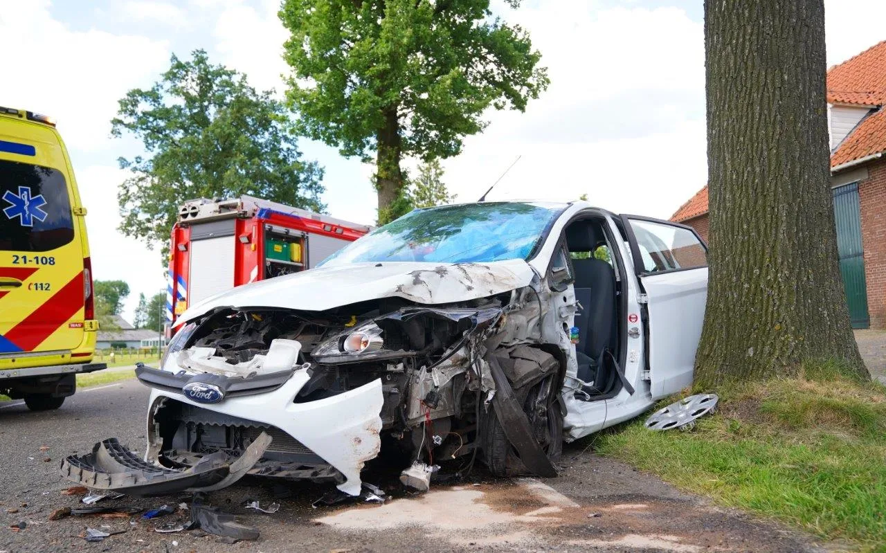 2024 06 28 meesters multi media fotos ongeval auto boom witvensedijk esch 5