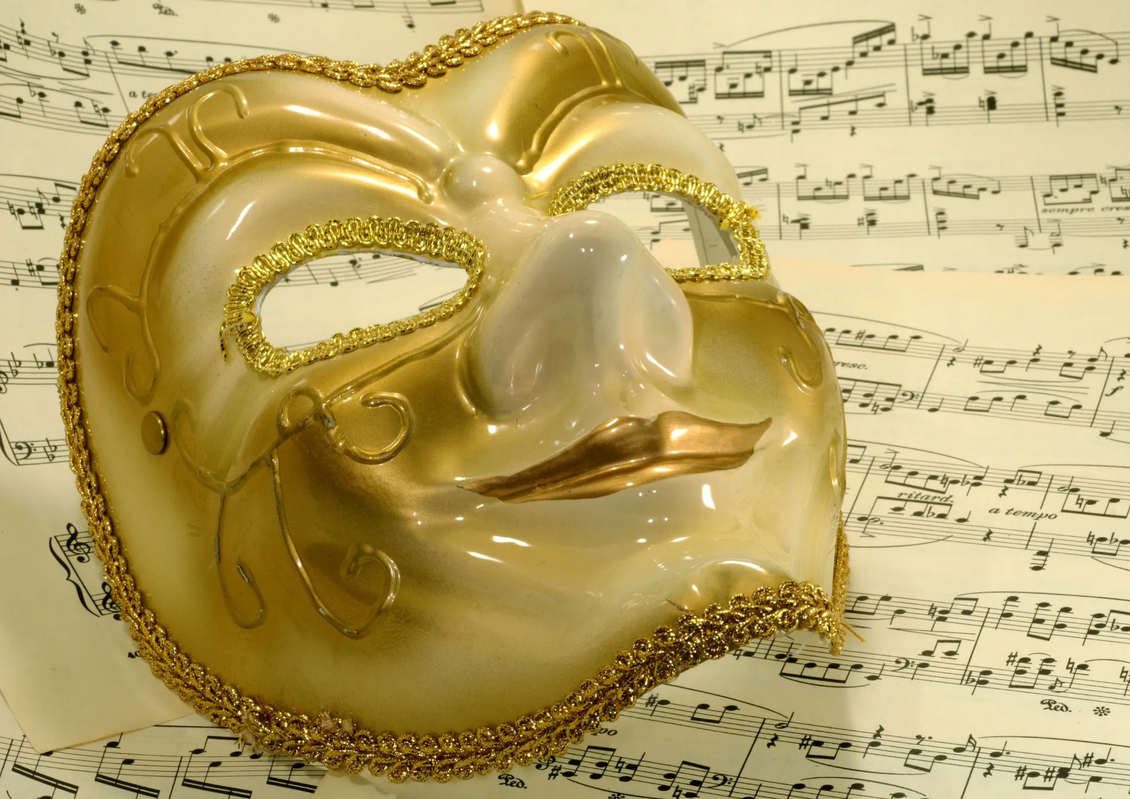 230423 mm maria calls door jo