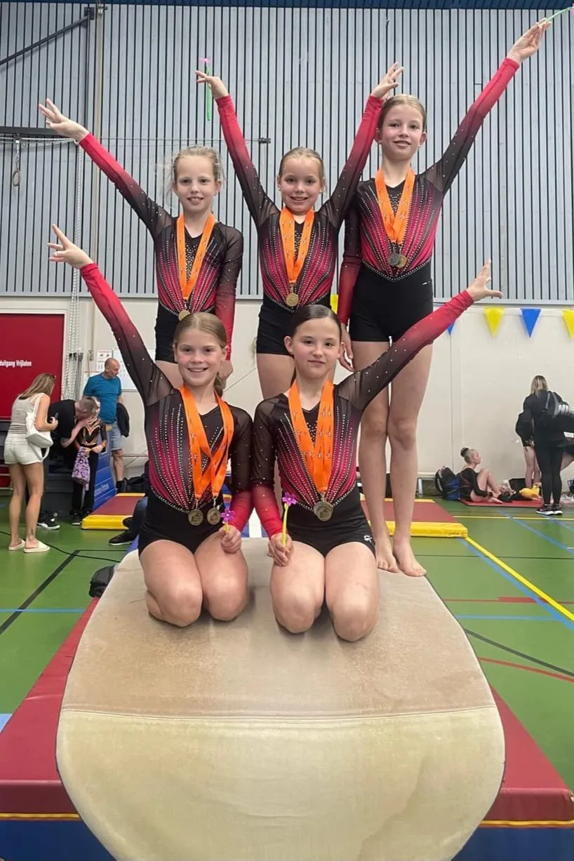 boven vlnr isa den ouden nienke van loon vajen heijman onder vlnr mirle van t hullenaar lorainn kosztka