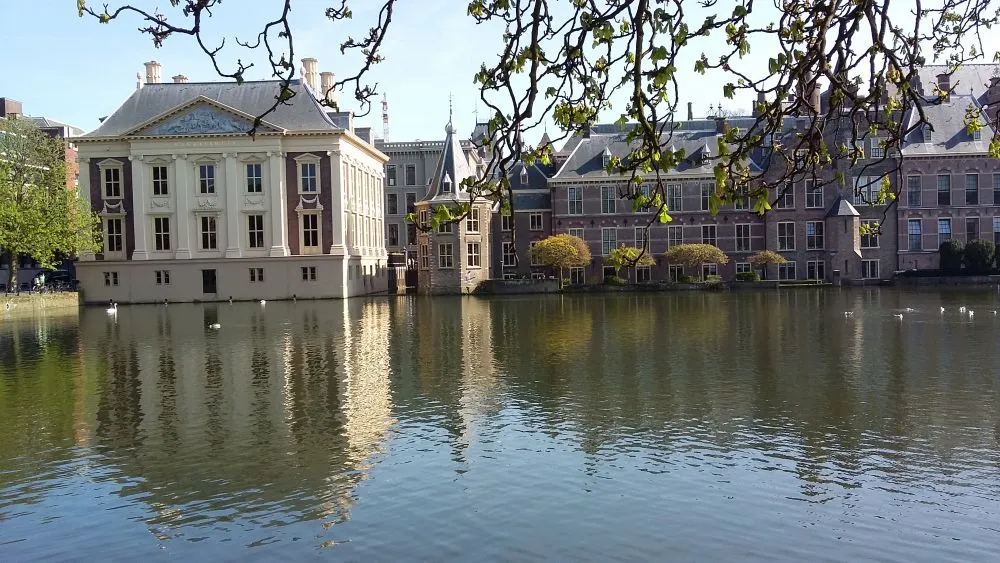 hofvijver met torentje