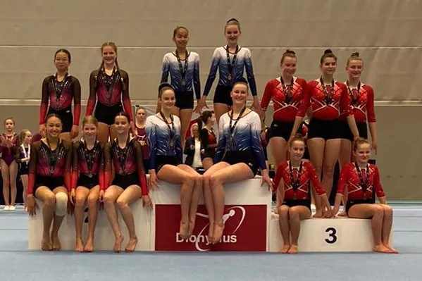 links ph team boven nina wu kate lankhorst onder katarah vlijt olivia kock nadia angelovski